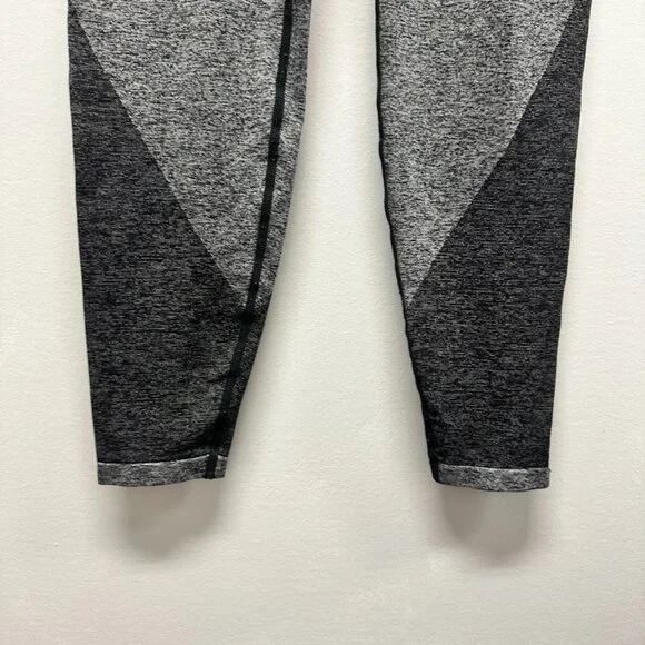 Victoria's Secret PINK High Waisted Seamless Yoga Leggings Gray Black Sz Medium - Picture 4 of 8